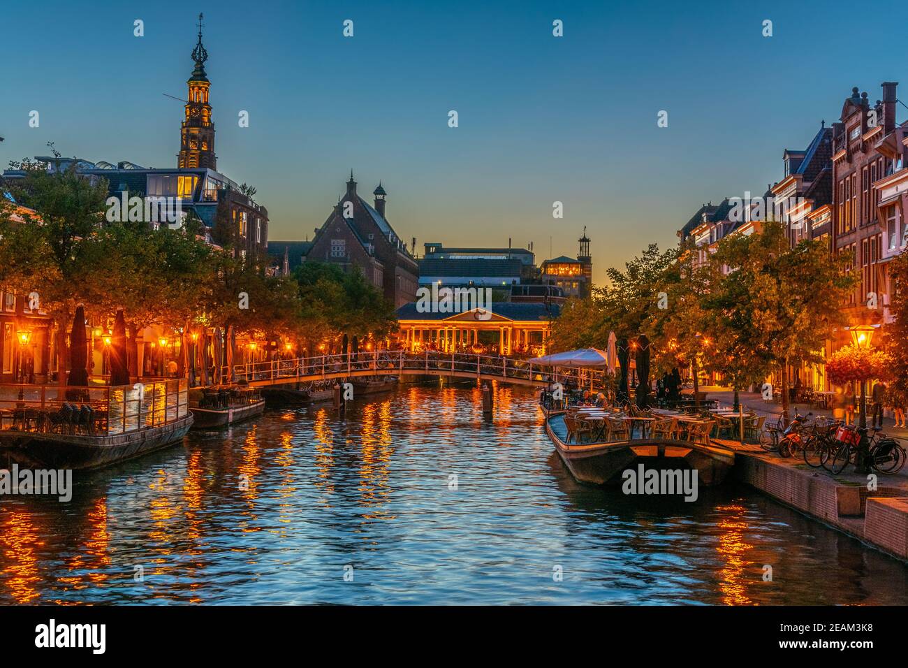 Night view of Koornbrug bridge in Leiden, Netherlands Stock Photo - Alamy