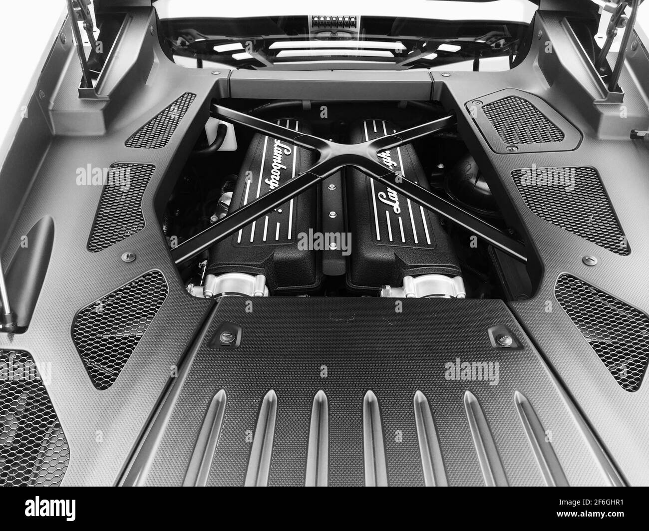 Aventador Engine Bay Stock Photo Alamy