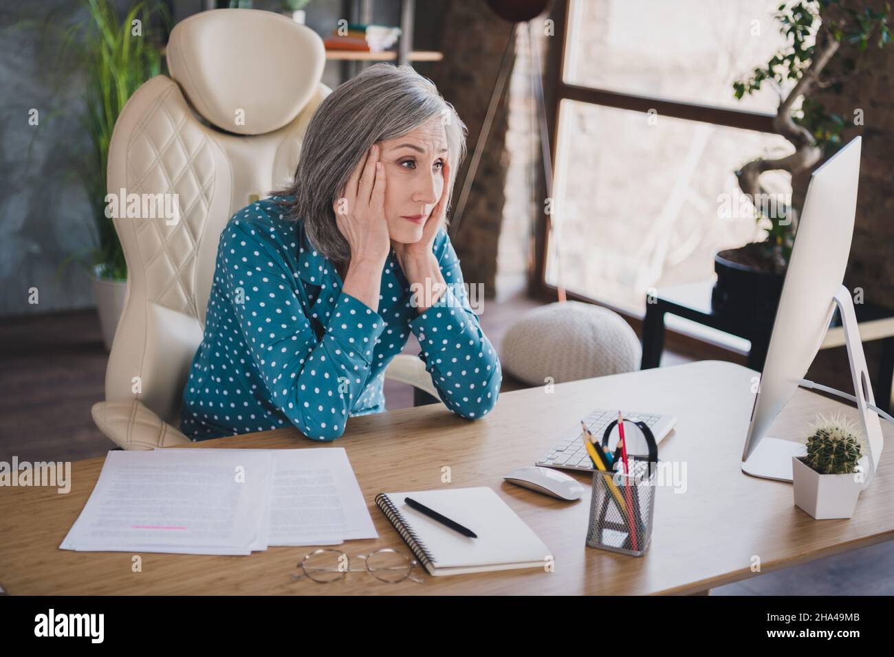 Photo of unhappy tired upset old woman business lady look pc sit desk ...
