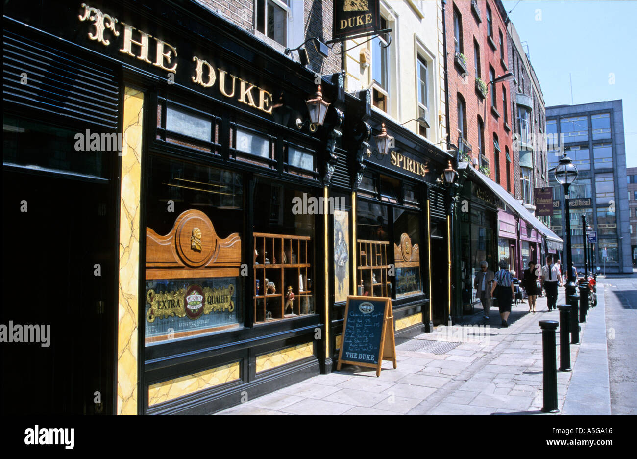 The Duke Pub Duke St Dublin Stock Photo - Alamy