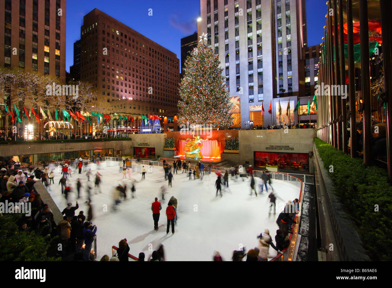 Rockefeller Center Christmas Tree and Ice Skating Rink Stock Photo Alamy