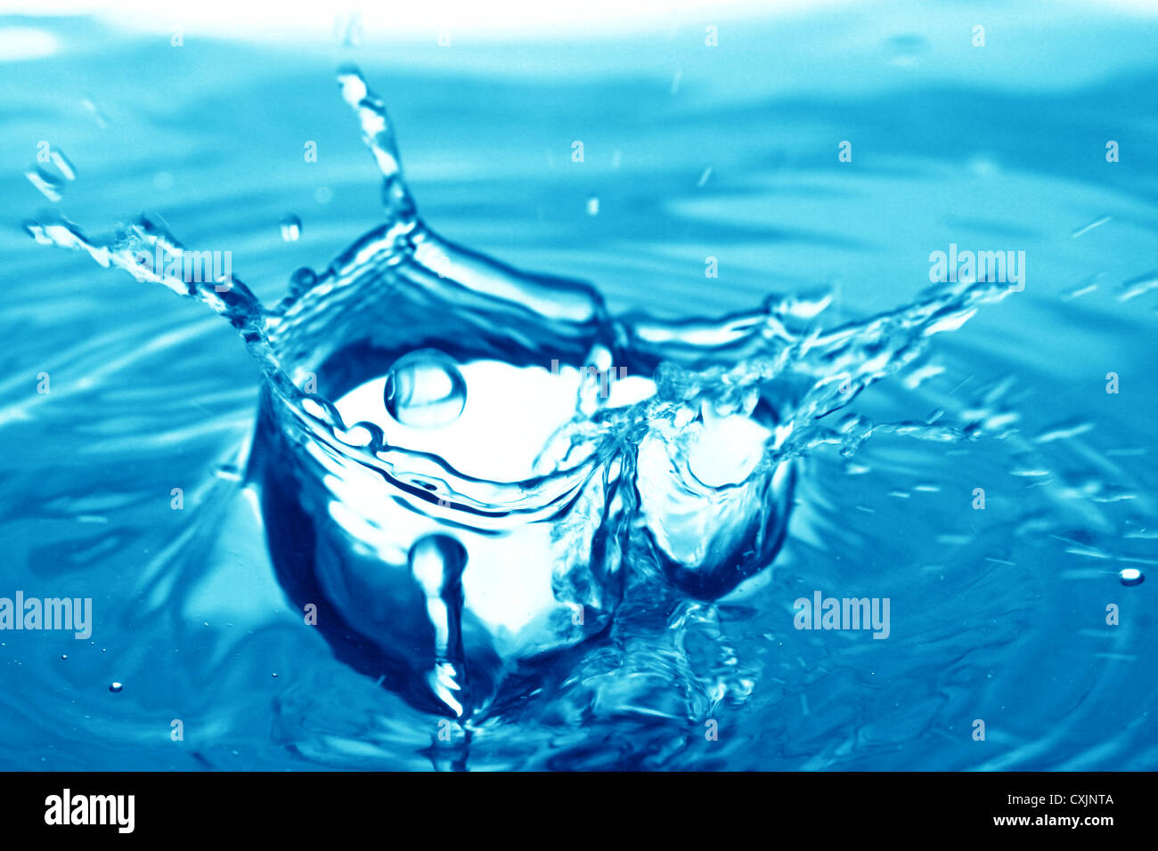 blue water splash macro close up Stock Photo - Alamy