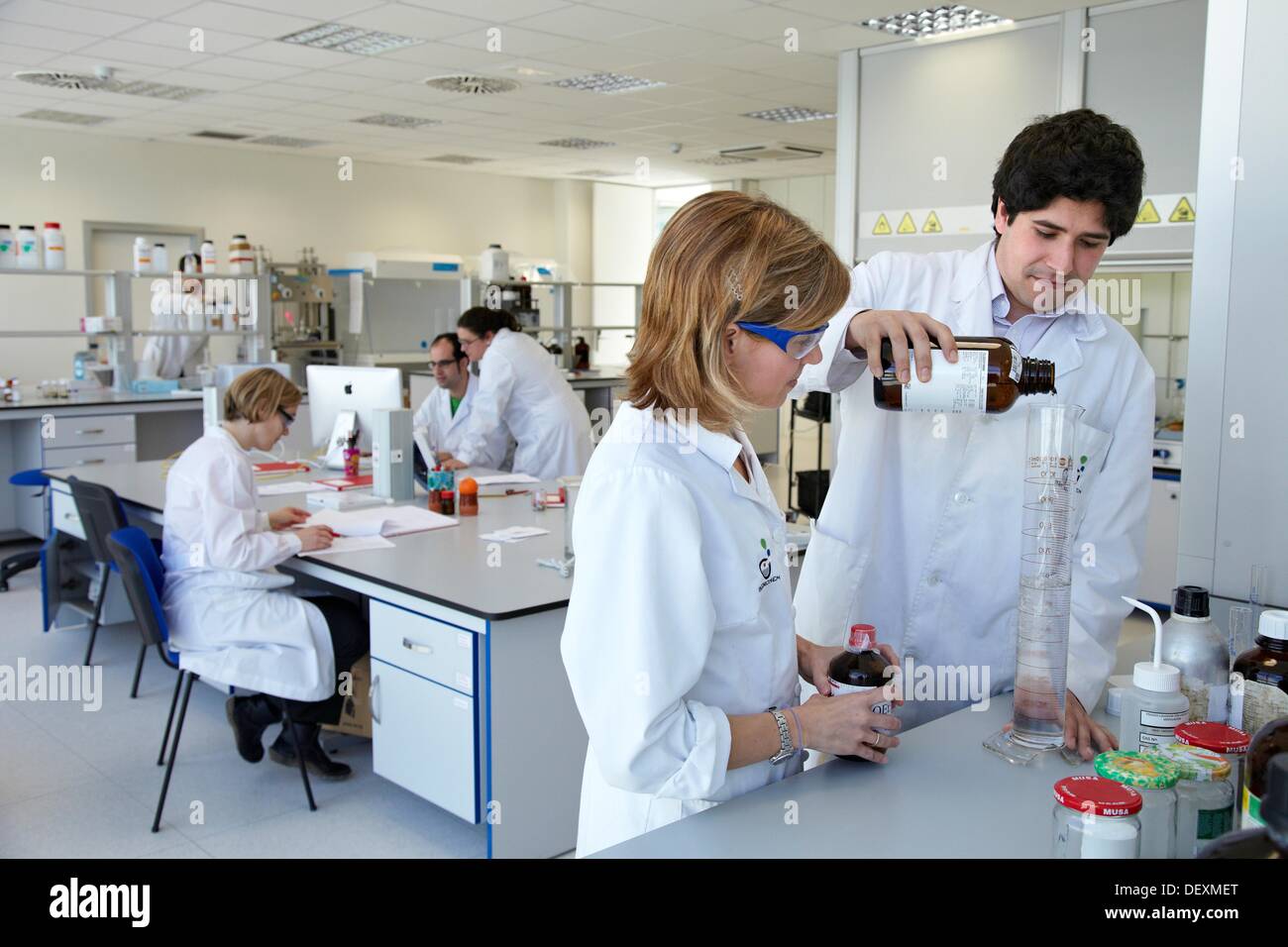 Preparing solution samples for column chromatography, synthesis lab