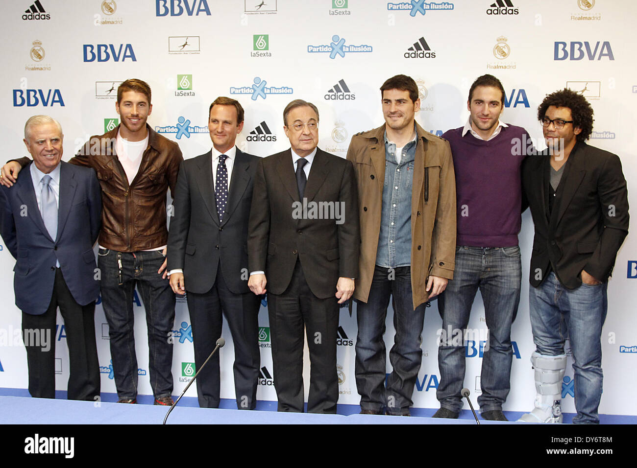 Real Madrid Soccer Players And The Real Madrid Chairman Florentino Fernandez Present The Hope 0626
