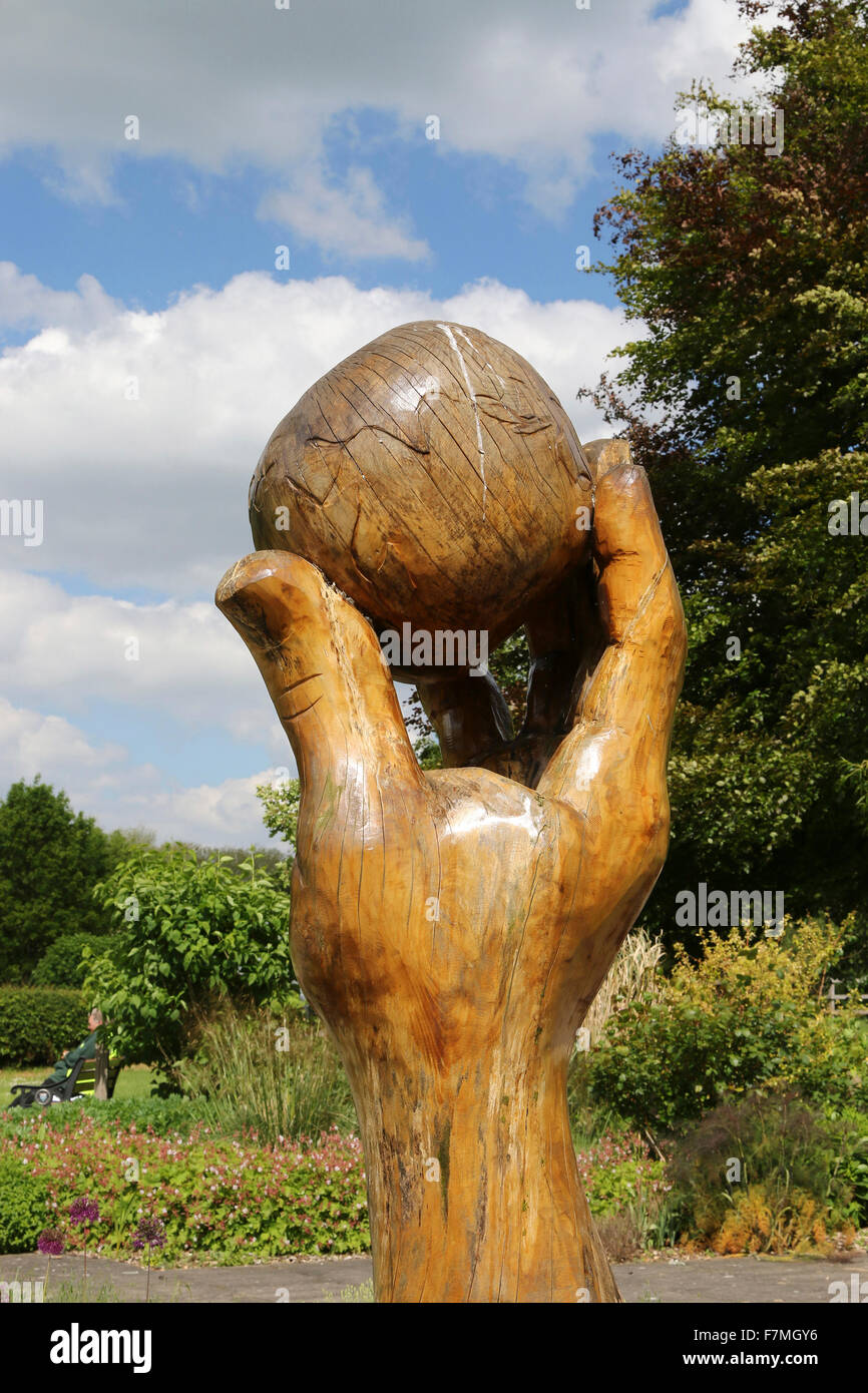 Sir Isaac Newtons Wooden Hand And Apple Sculpture Wyndham Park Grantham Lincolnshire Uk 1828