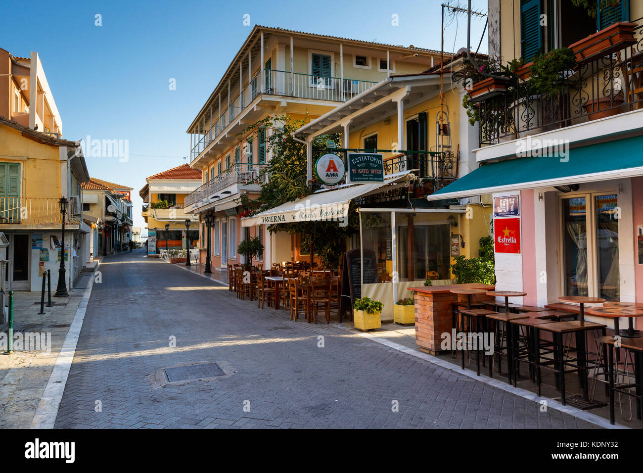 Architecture of the old town of Lefkada in Greece Stock Photo - Alamy