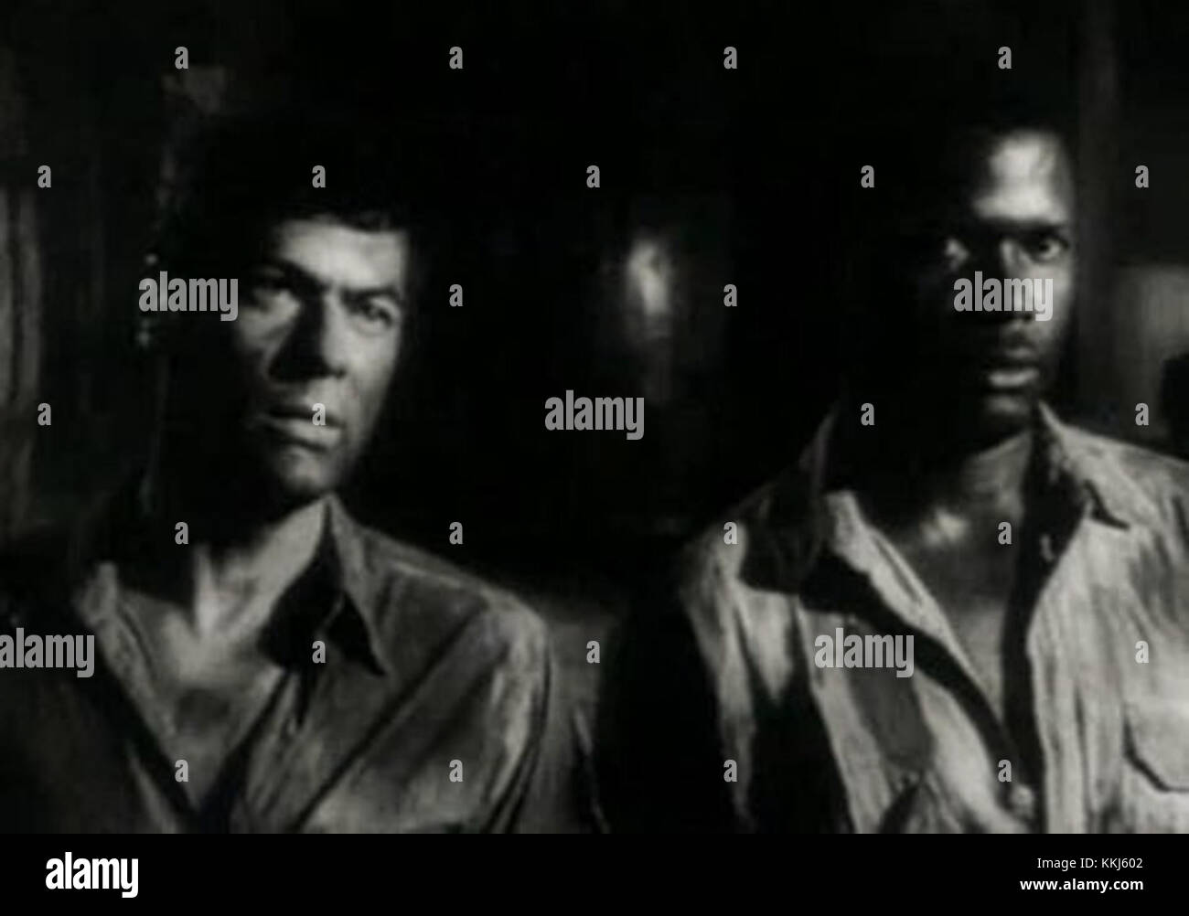 Tony Curtis-Sidney Poitier in The Defiant Ones trailer Stock Photo - Alamy