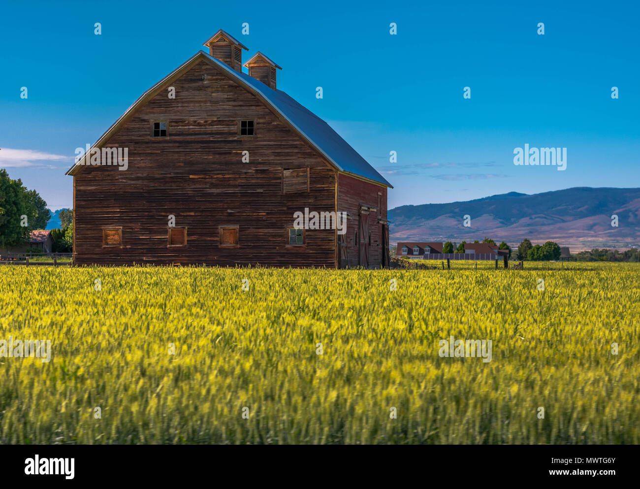 Rustic Barn Stock Photo - Alamy